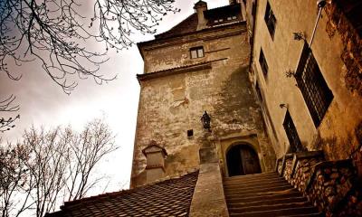 在万圣节的魔咒之下 | 布兰城堡入口, 布拉索夫, 罗马尼亚 (© blue sky in my pocket/Getty Images)