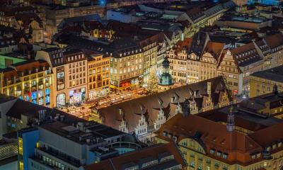 一路闪耀 | 莱比锡圣诞集市, 德国 (© Krzysztof Baranowski/Getty Images)