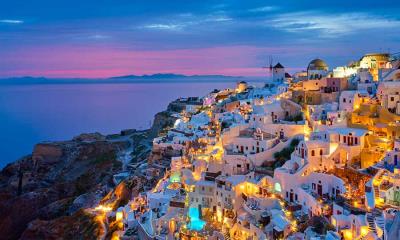 蓝与白的梦境 | 伊亚镇，圣托里尼岛，希腊 (© f9photos/Getty Images)