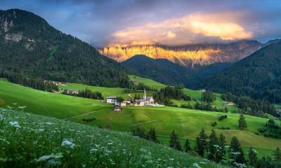 来自山巅的明信片 | 圣玛格达莱娜, 多洛米蒂山, 意大利 (© Sakrapee Nopparat/Getty Images)